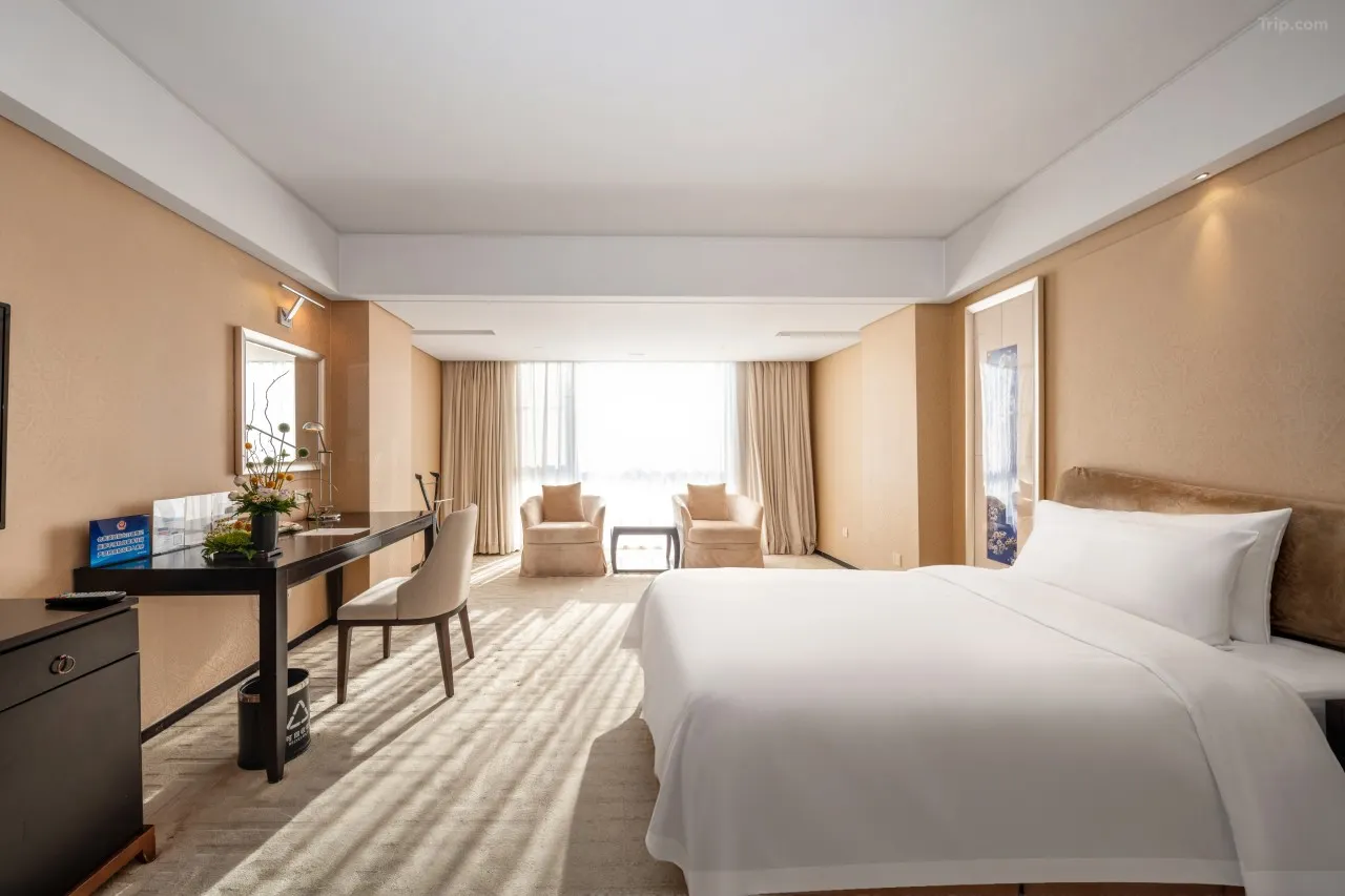 Lakeview Hotel - room